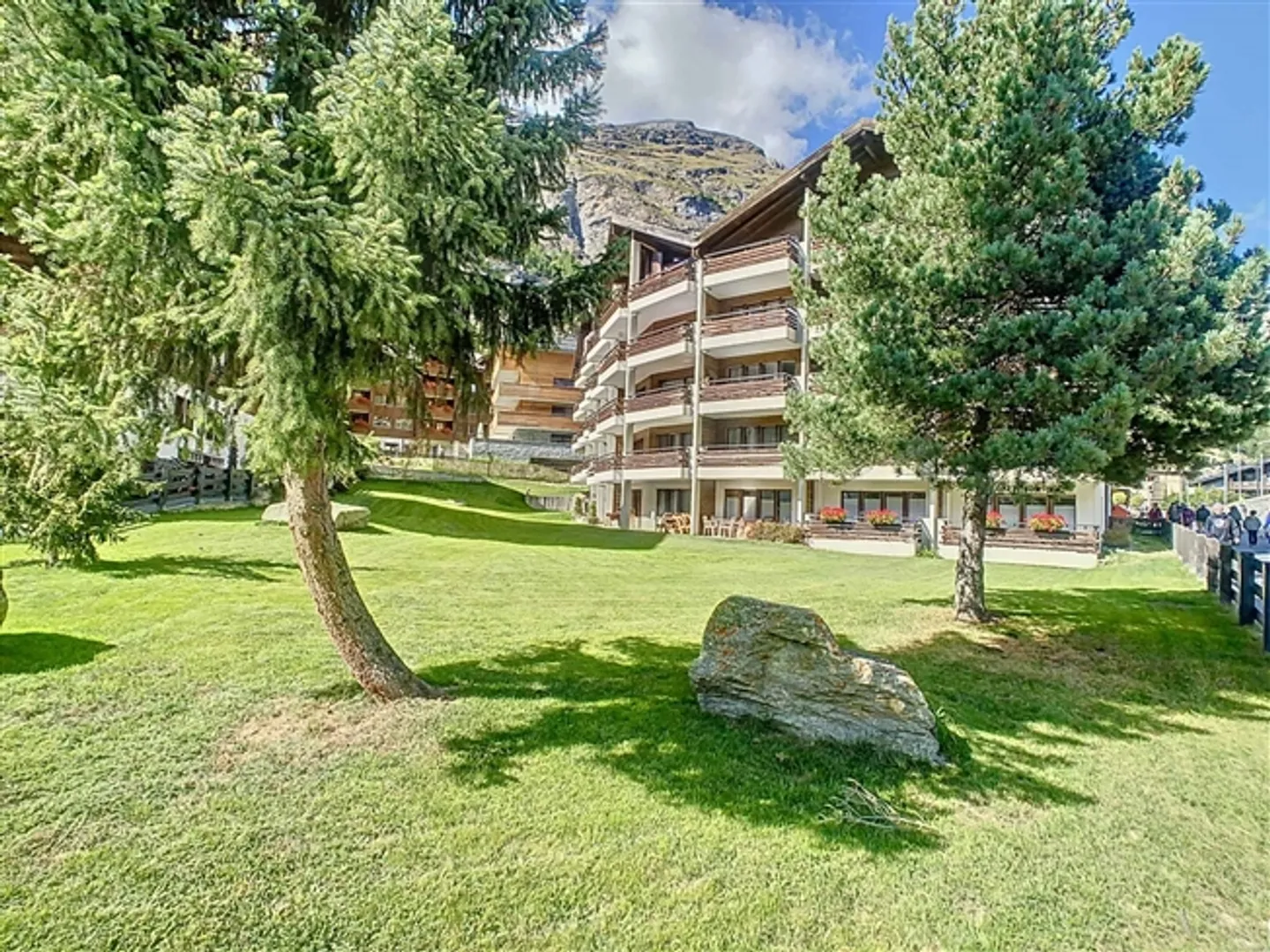 Dreamy 3.5-Room Apartment with Matterhorn View - Photo 12 of 13