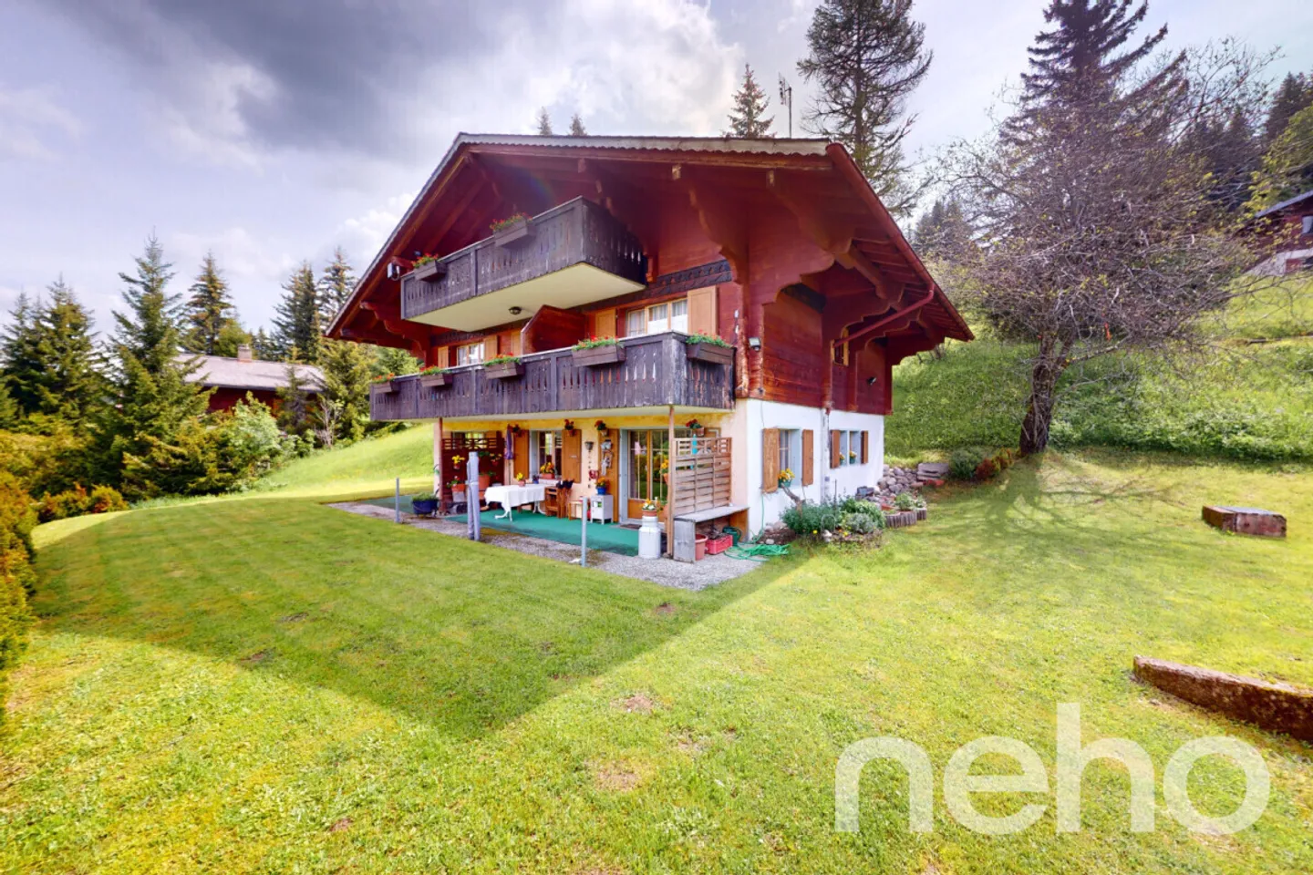 Exclusif: Grand chalet de 3 logements - Photo 1 sur 13