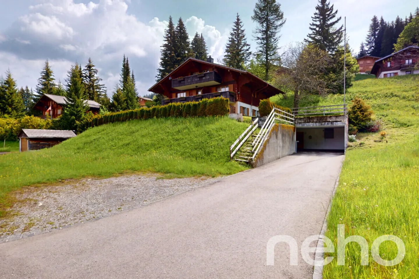 Exclusif: Grand chalet de 3 logements - Photo 2 sur 13