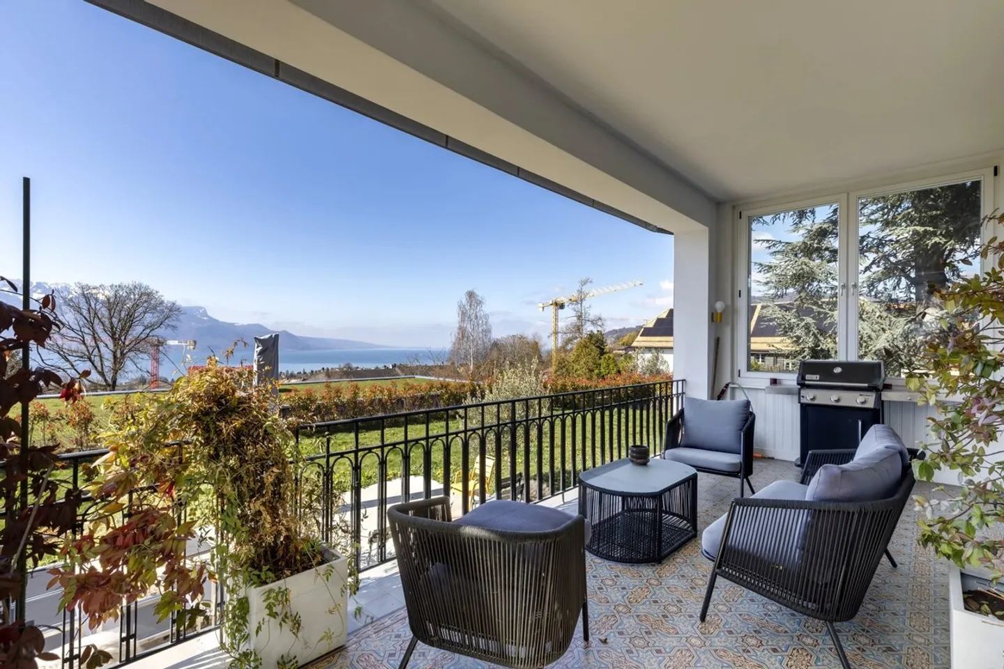Magnificent residence with a view of Lake Geneva - Photo 4 of 13
