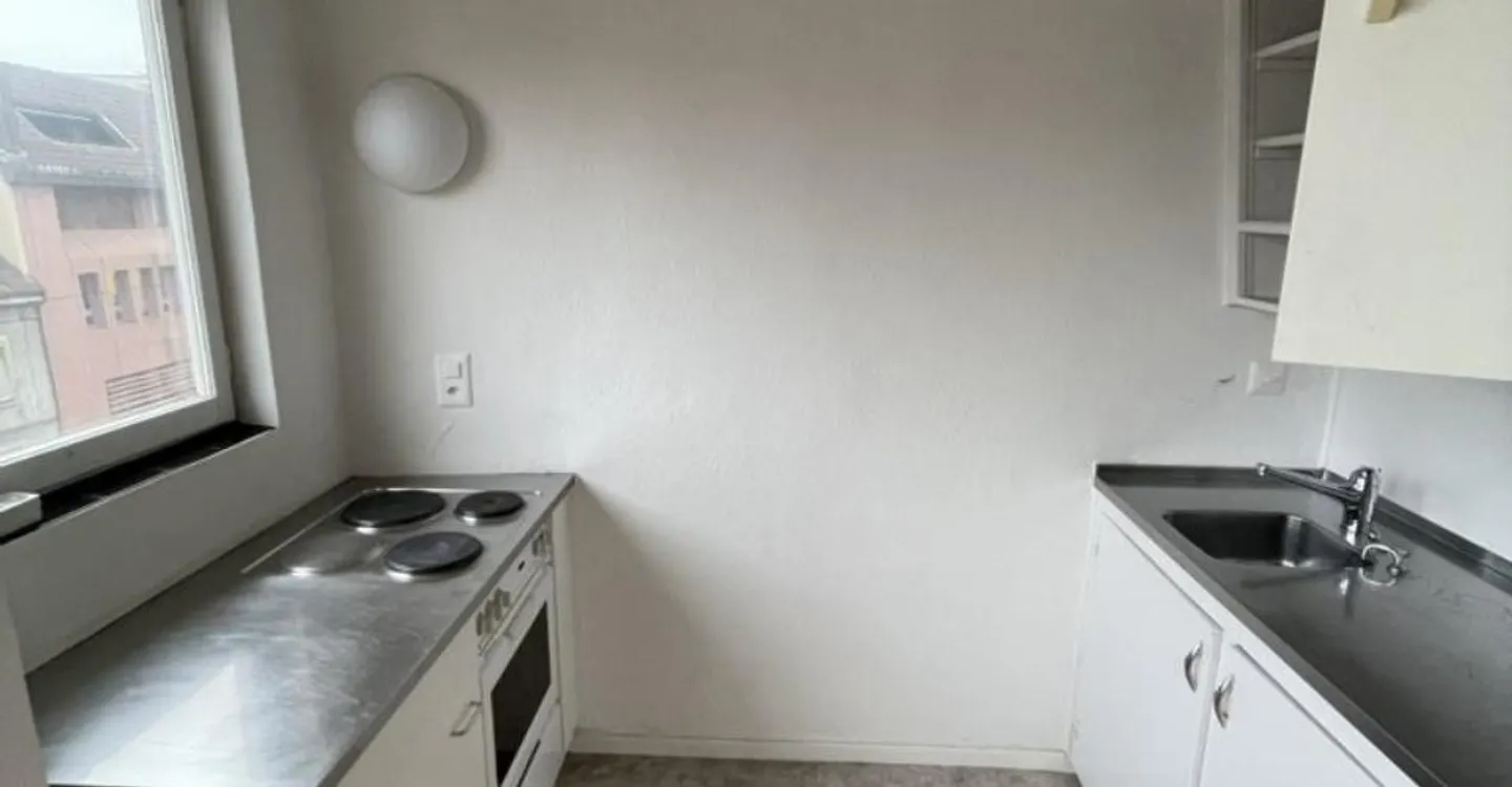 Spacious 1-room apartment in prime central location - Photo 1 of 3