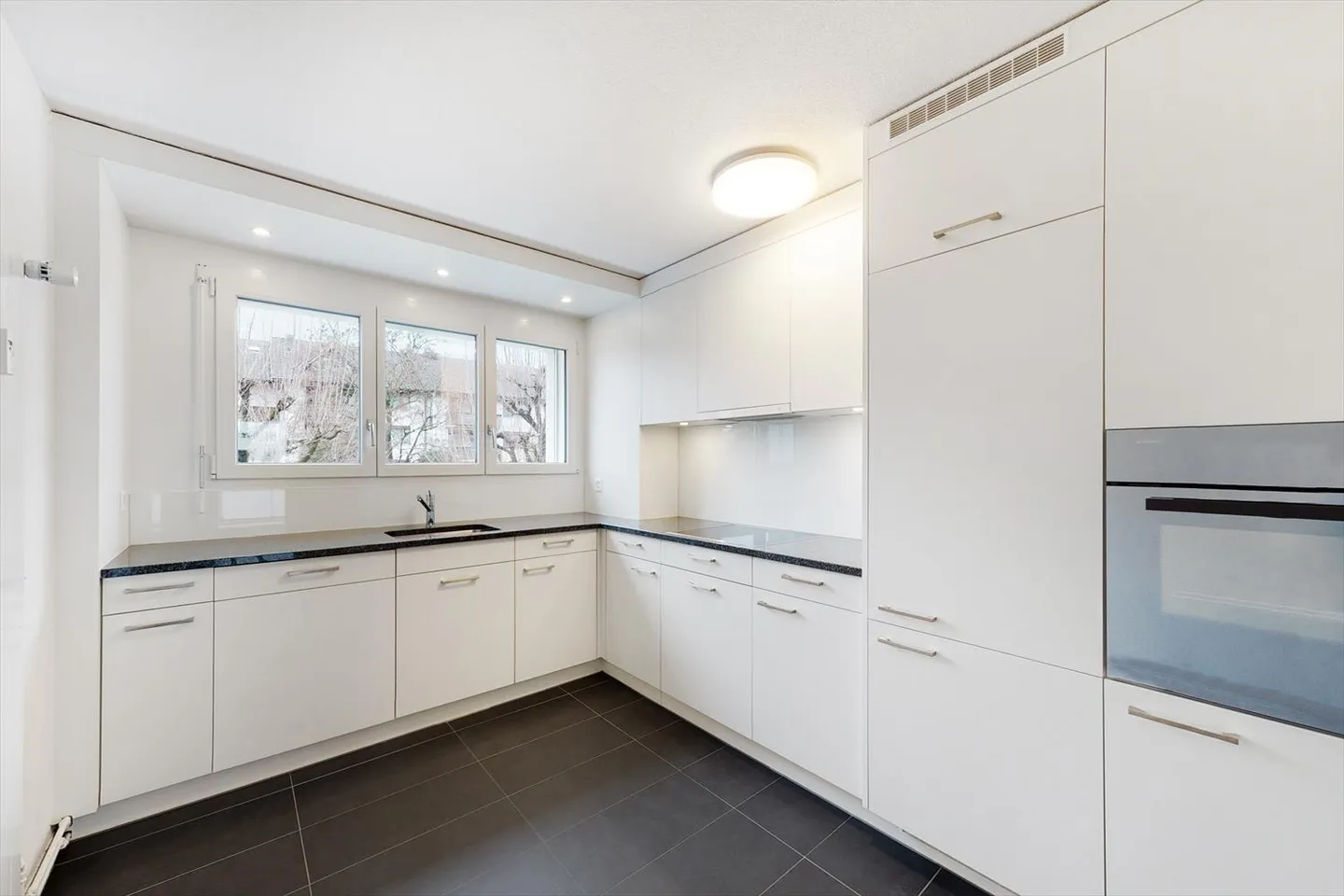 Apartment for rent - Photo 2 of 8