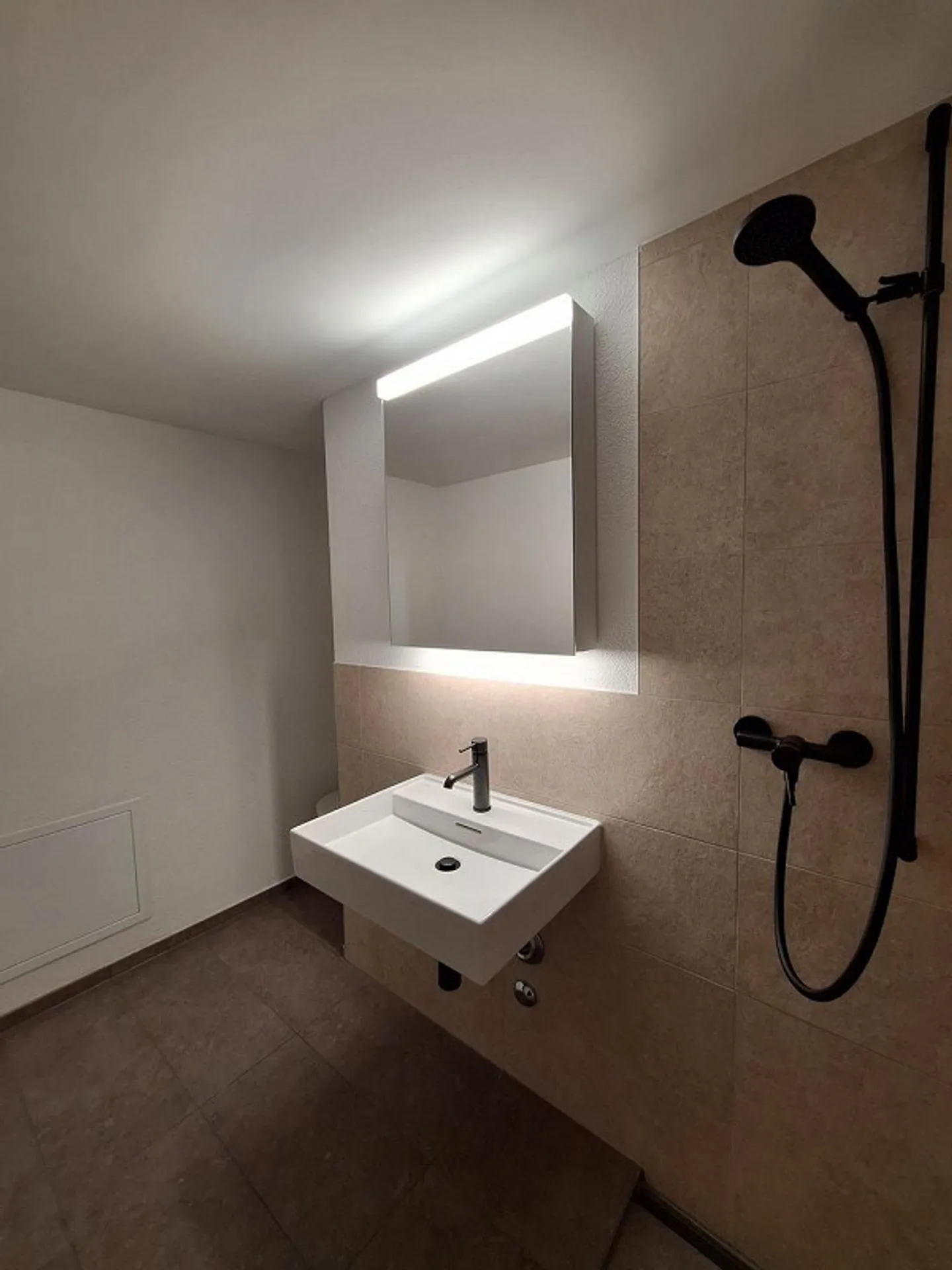 Première occupation loft en vieil immeuble en duplex avec cheminée sur 120 m2 - Photo 10 sur 11