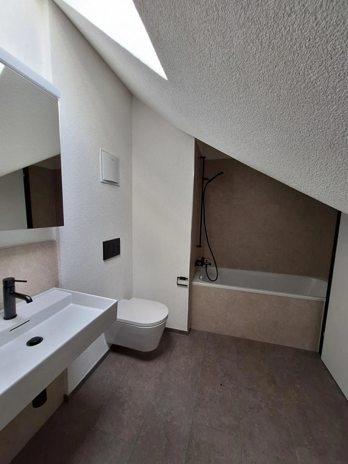 Première occupation loft en vieil immeuble en duplex avec cheminée sur 120 m2 - Photo 9 sur 11