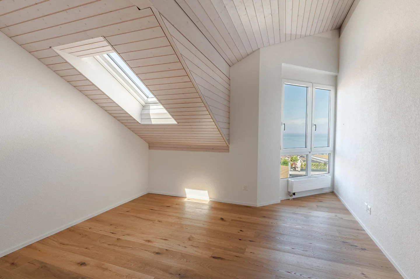 Bright Attic Apartment with Lake View - Photo 9 of 13