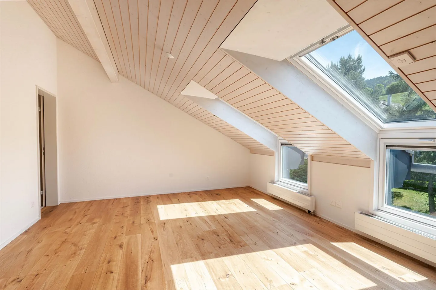 Bright Attic Apartment with Lake View - Photo 10 of 13
