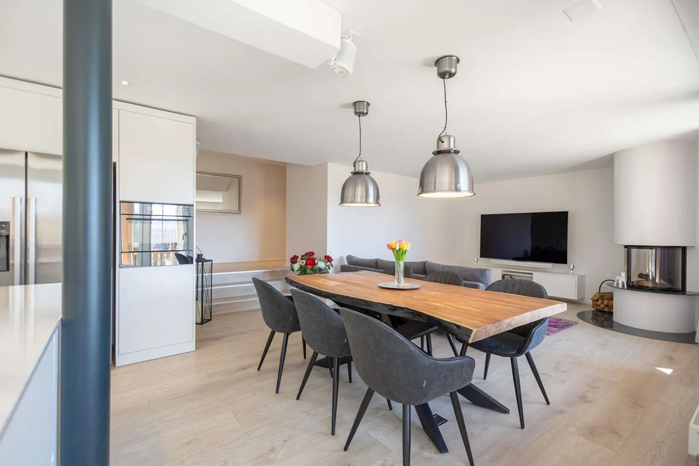 Appartamento 3.5 camere ristrutturato di alta qualità con ulteriore cabina armadio/ufficio - Foto 4 di 9