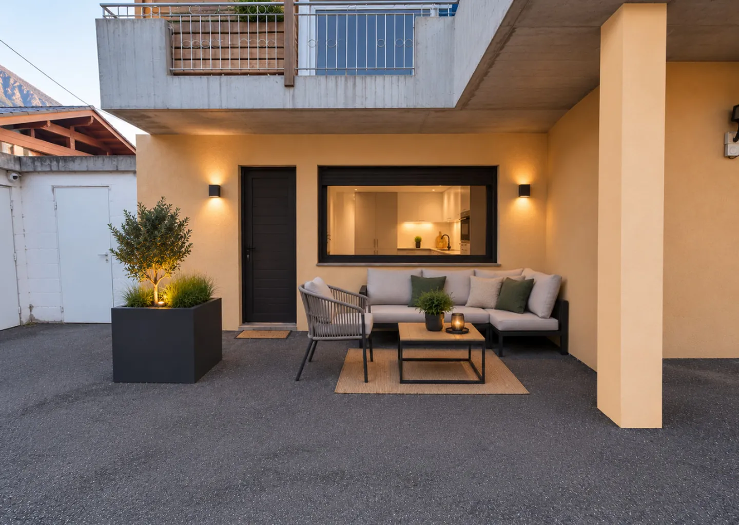 Studio rénové avec terrasse - Photo 1 sur 3