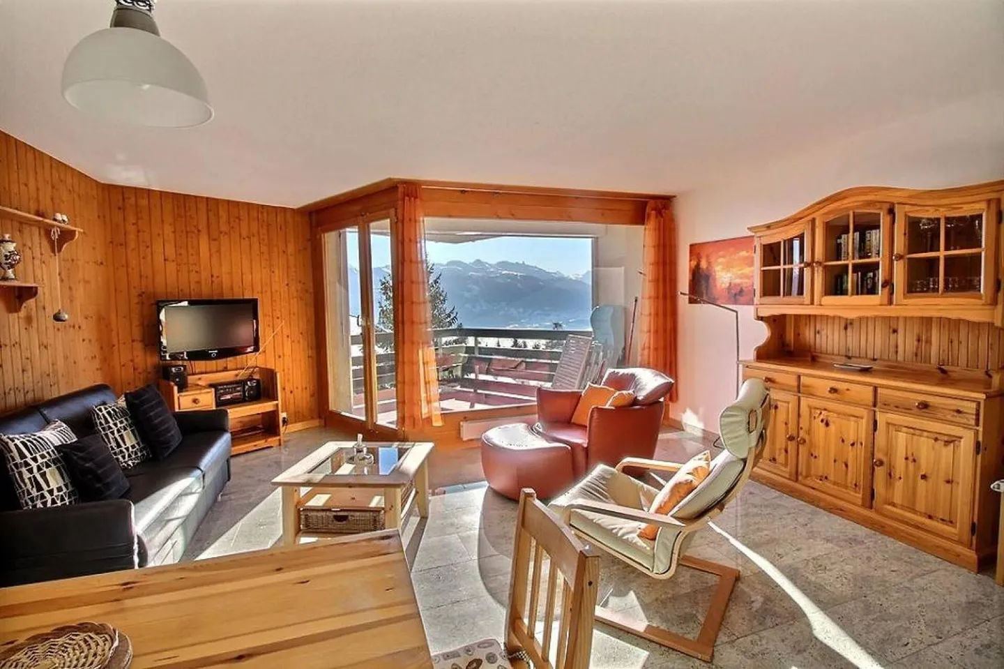 Appartement Charmant avec Vue Alpine - Photo 3 sur 10
