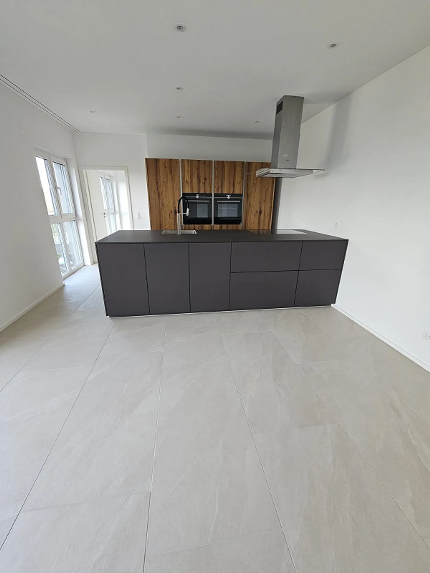 Exclusive, modern living with lake view, first rental, house part - Photo 4 of 19