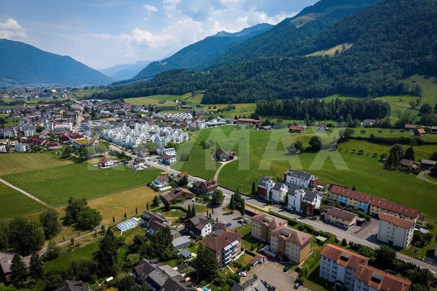 Appartamento 4,5 locali con balcone soleggiato e arredi di alta qualità... - Foto 1 di 13