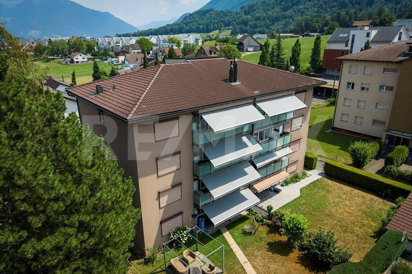 Appartamento 4,5 locali con balcone soleggiato e arredi di alta qualità... - Foto 7 di 13