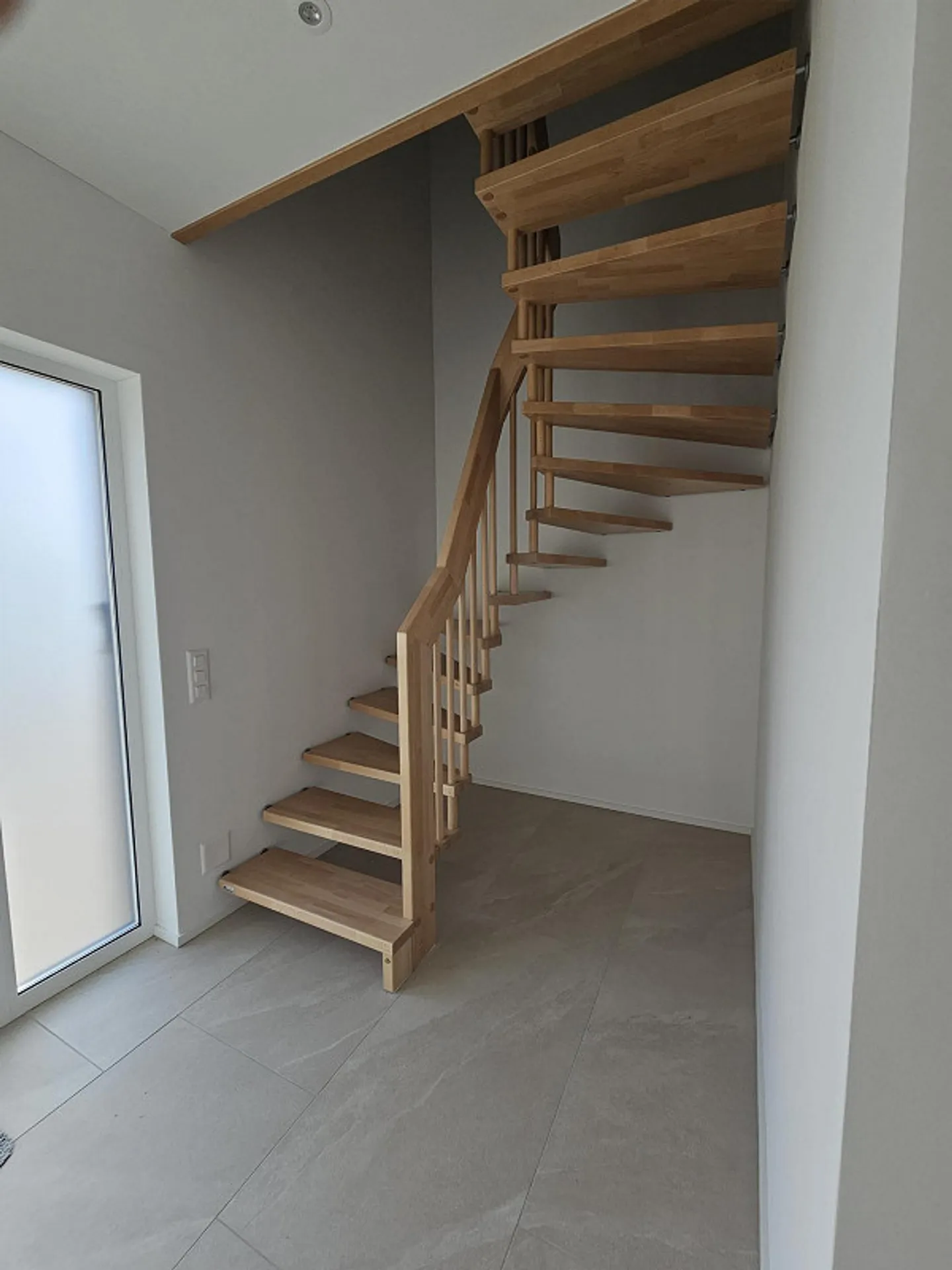 Exclusive, modern living with lake view, first rental, house part - Photo 10 of 19