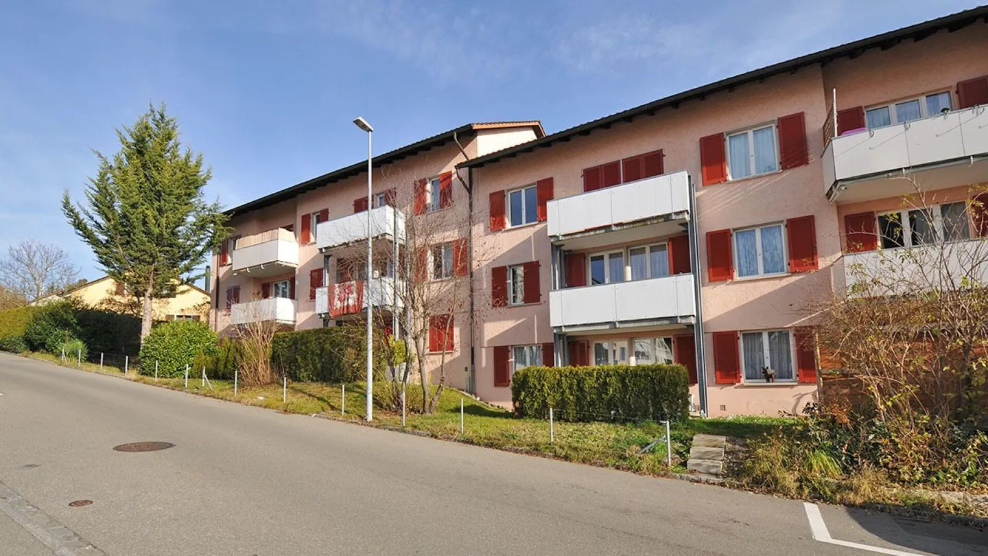 Appartement 4 pièces dans un bon emplacement (rez-de-chaussée gauche) - Photo 2 sur 5