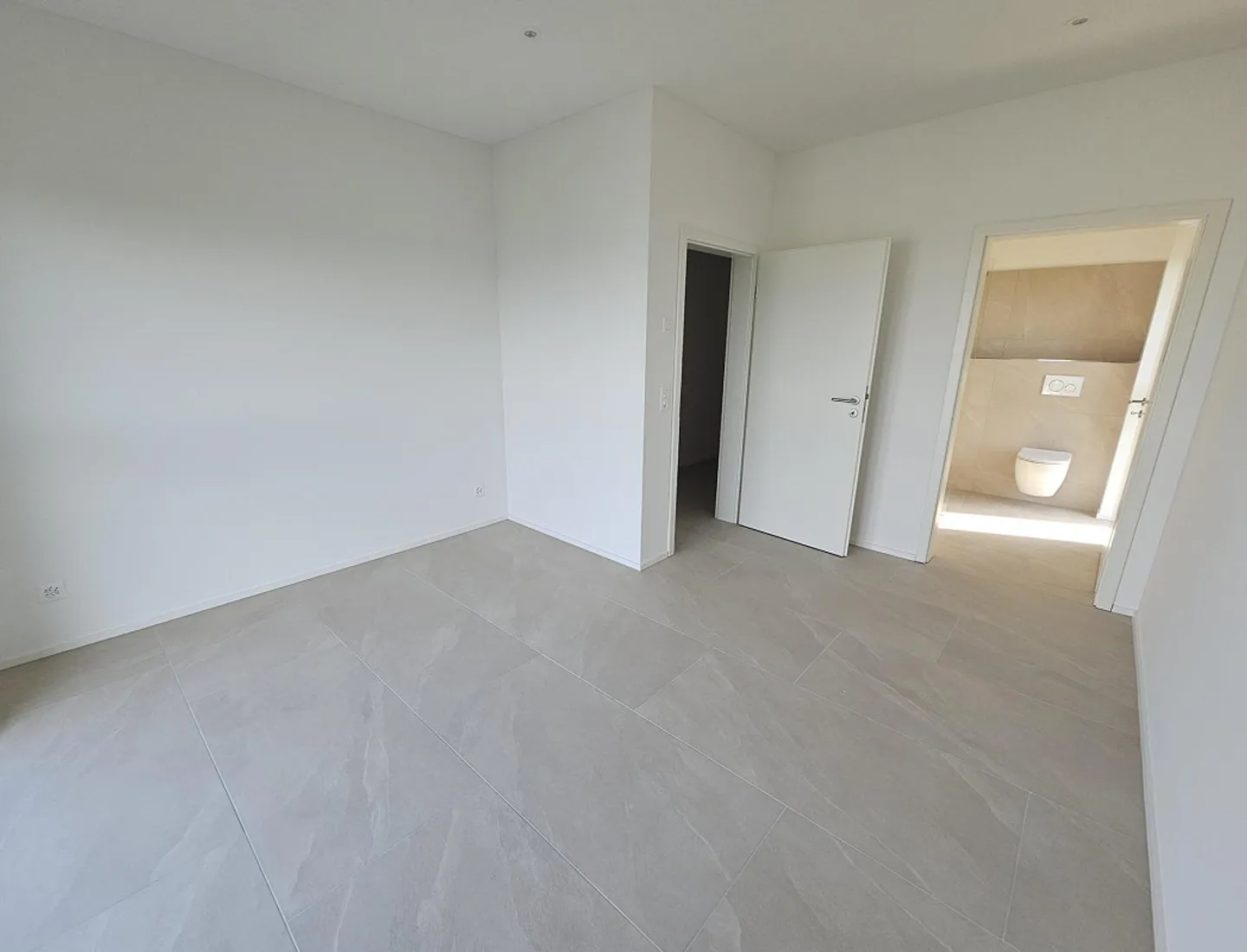 Exclusive, modern living with lake view, first rental, house part - Photo 11 of 19