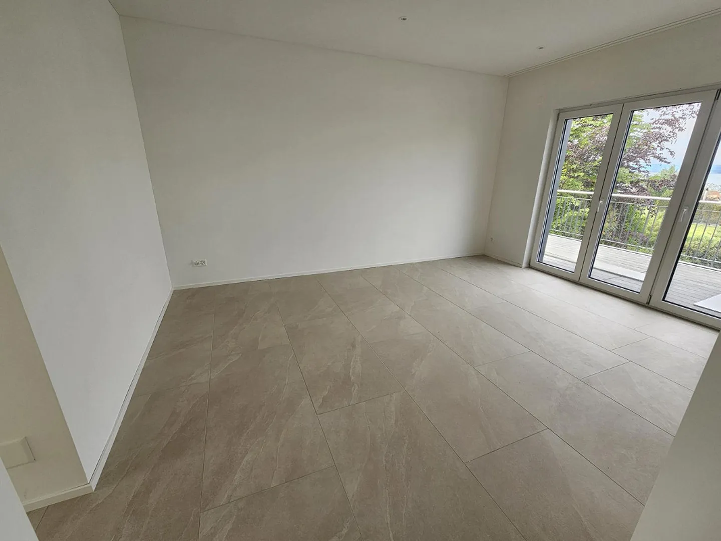 Exclusive, modern living with lake view, first rental, house part - Photo 8 of 19