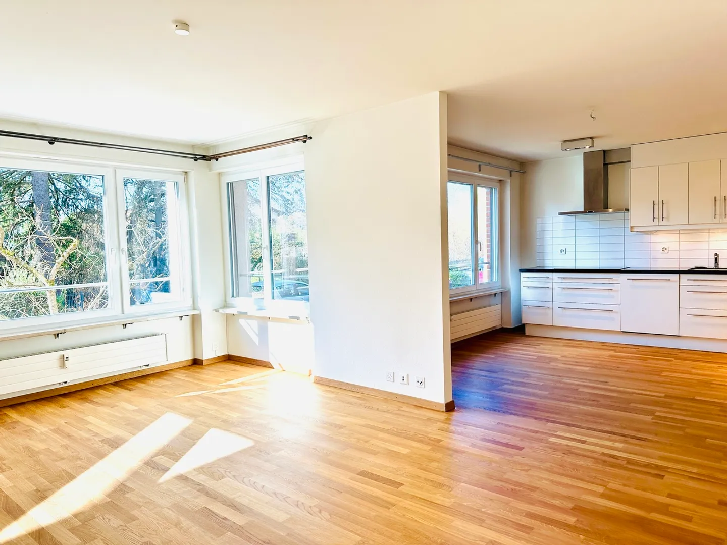 Im Grünen gelegene schöne Wohnung mit Lift und Balkon - Foto 2 di 12