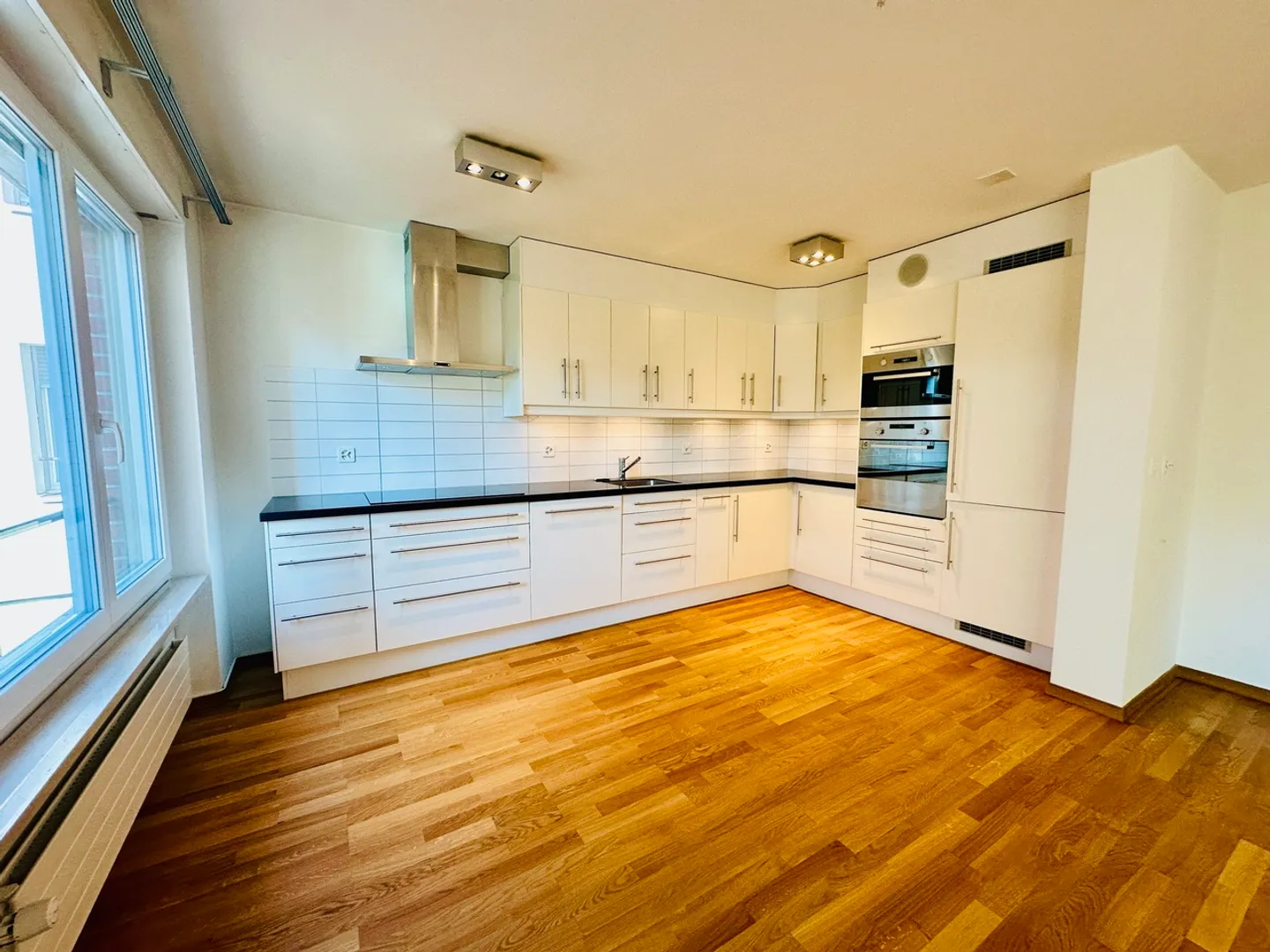 Im Grünen gelegene schöne Wohnung mit Lift und Balkon - Foto 3 di 12