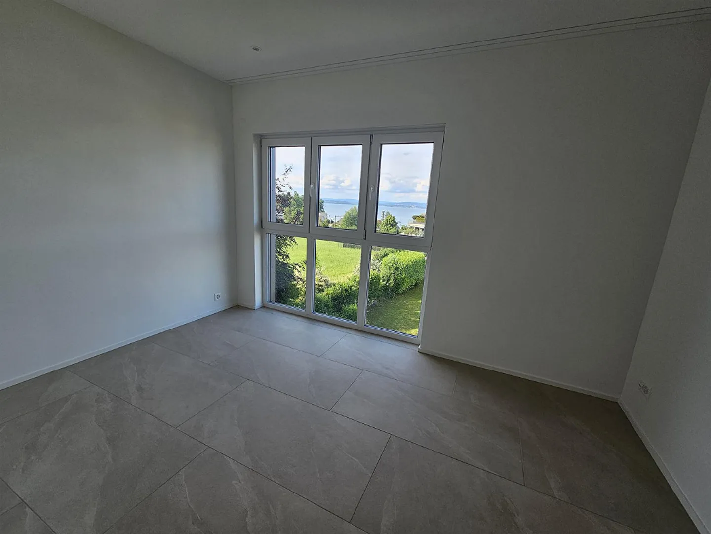 Exclusive, modern living with lake view, first rental, house part - Photo 13 of 19