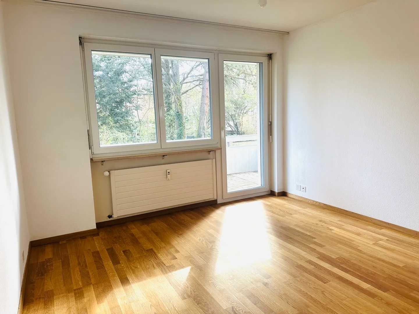 Im Grünen gelegene schöne Wohnung mit Lift und Balkon - Foto 7 di 12