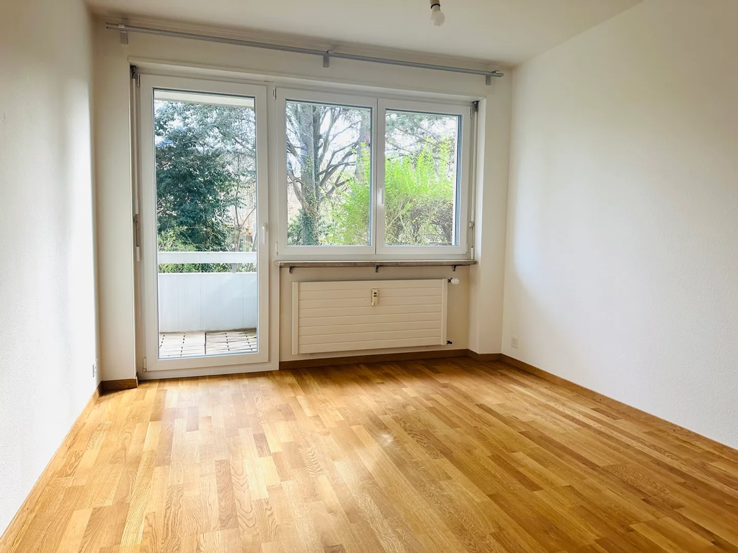 Im Grünen gelegene schöne Wohnung mit Lift und Balkon - Foto 8 di 12
