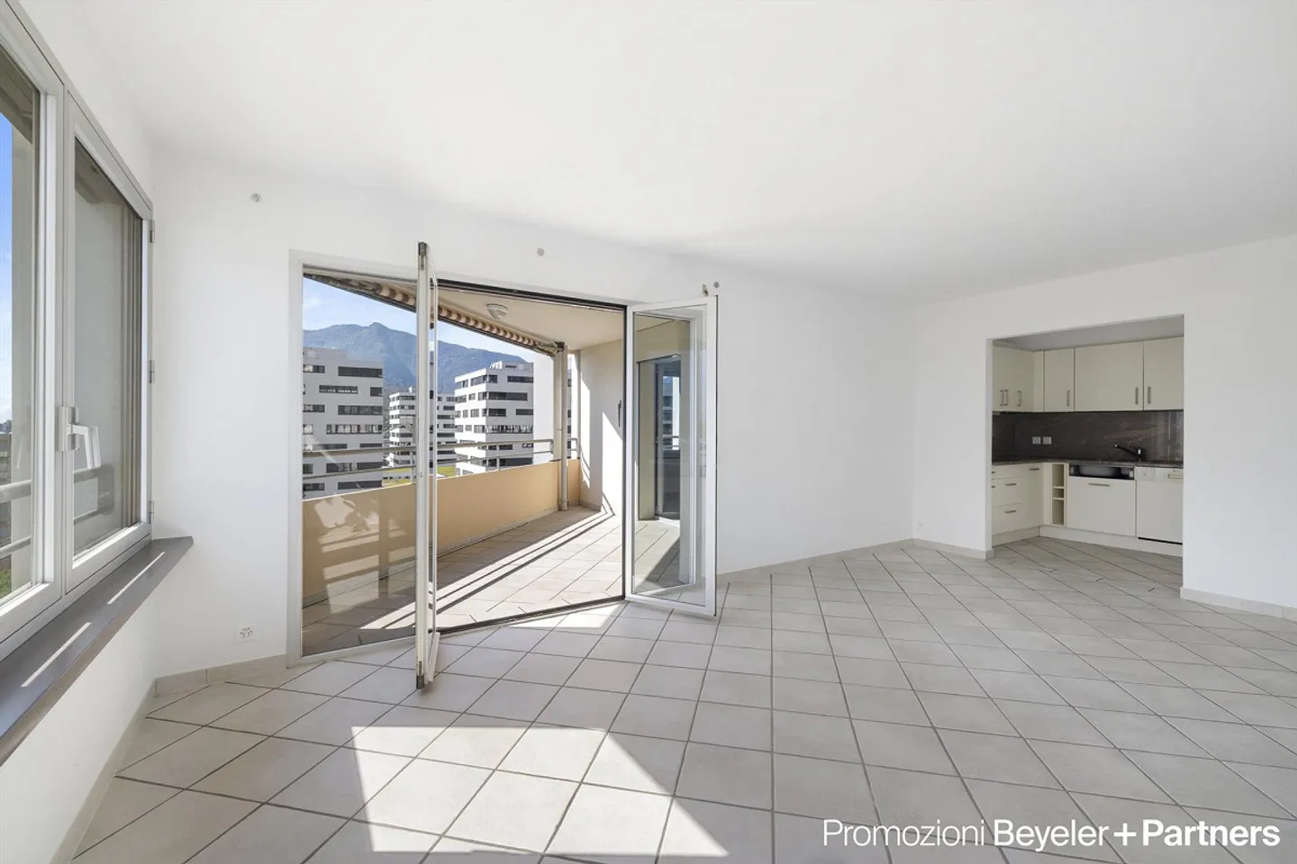 Splendido appartamento 3.5 locali con vista panoramica a Locarno - Foto 3 di 15