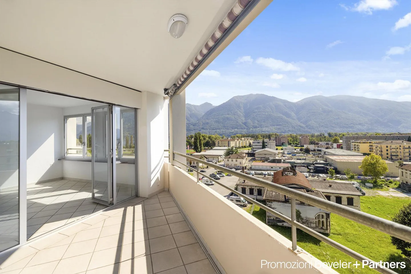 Splendido appartamento 3.5 locali con vista panoramica a Locarno - Foto 1 di 15