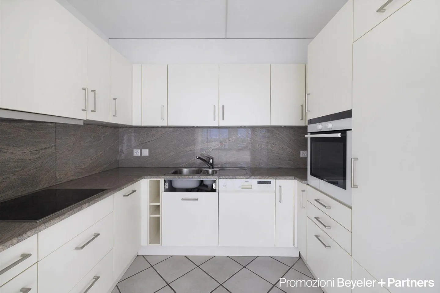 Splendido appartamento 3.5 locali con vista panoramica a Locarno - Foto 4 di 15