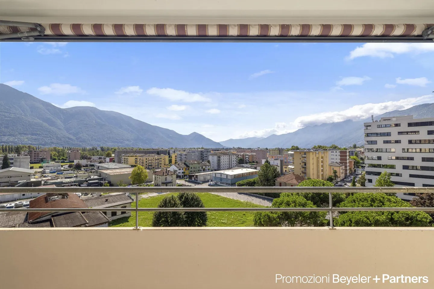 Splendido appartamento 3.5 locali con vista panoramica a Locarno - Foto 5 di 15