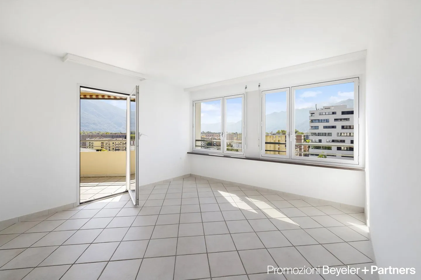 Splendido appartamento 3.5 locali con vista panoramica a Locarno - Foto 7 di 15