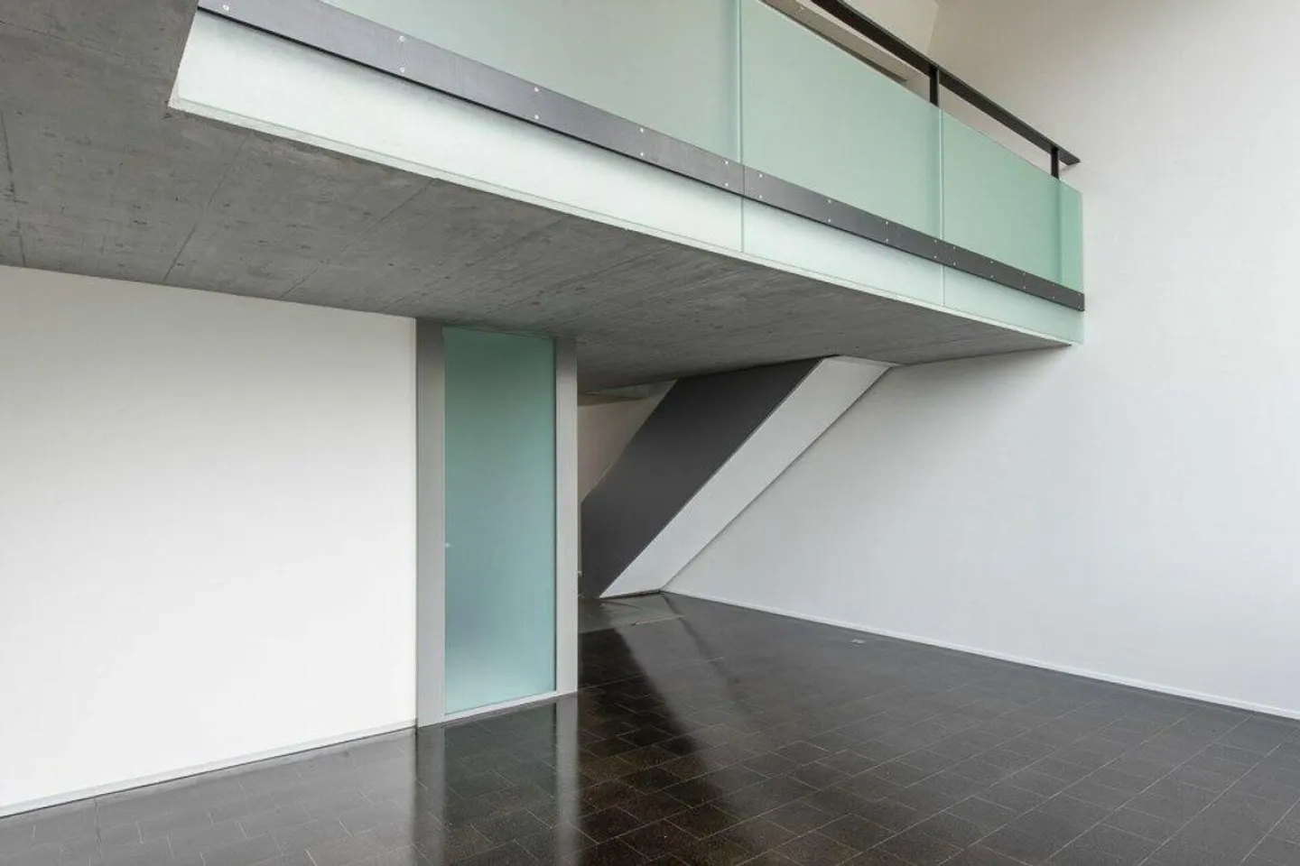 Exklusives Gallery-Loft mit Gartensitzplatz zu vermieten - Foto 3 von 12