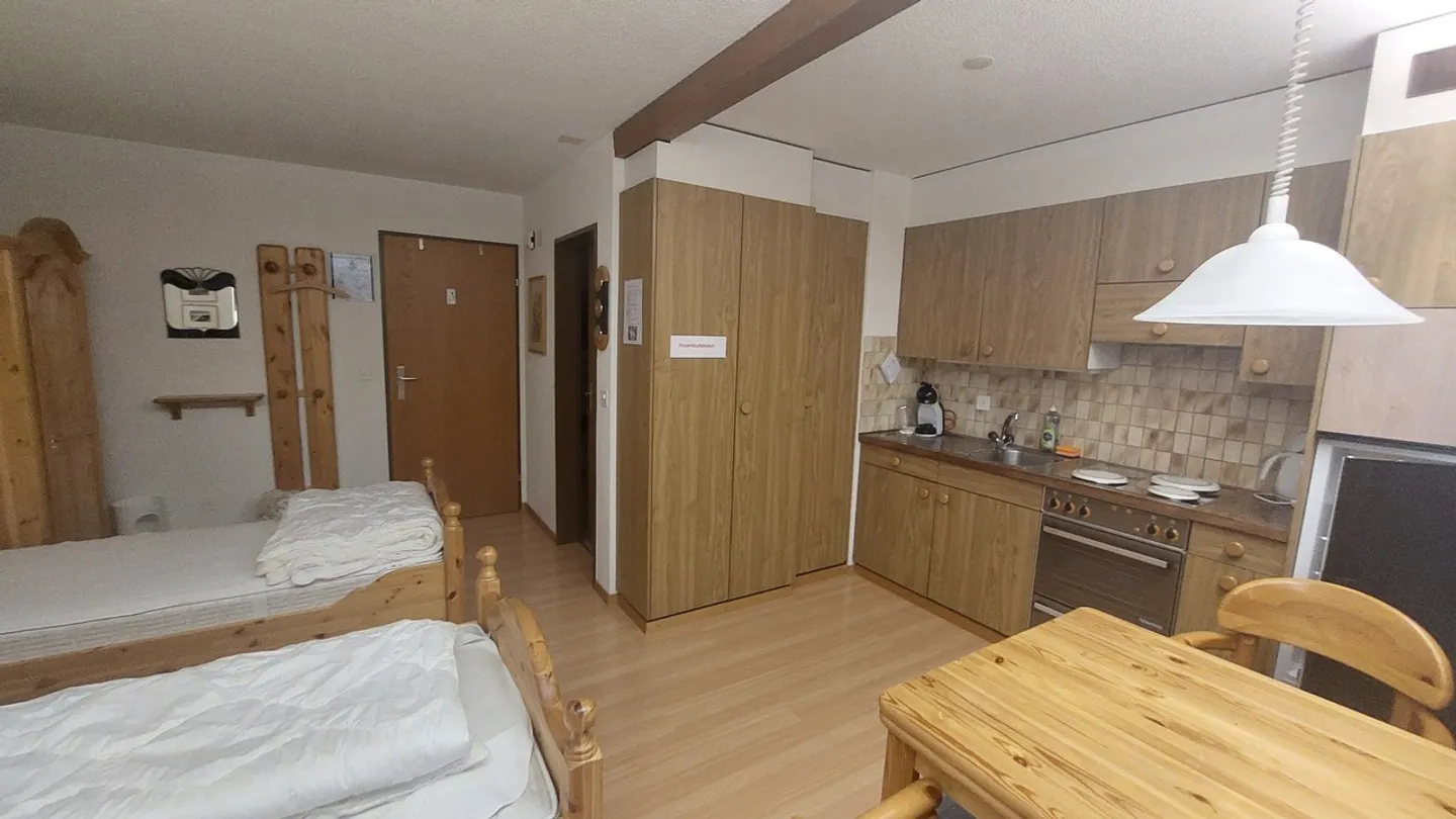 2.5 Room Apartment with Separate 1-Room Studio in Prime Location - Photo 8 of 13