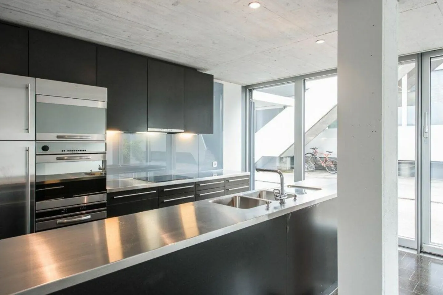 Exklusives Gallery-Loft mit Gartensitzplatz zu vermieten - Foto 7 von 12