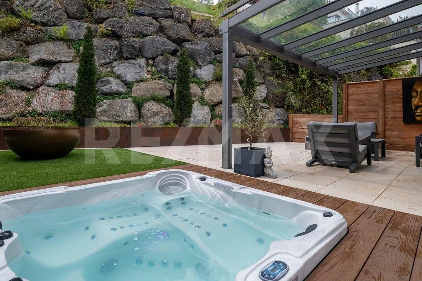 Gelegenheit - Moderne 6.5-Zimmer-Doppelhaushälfte in Galgenen zu ka... - Foto 3 di 13