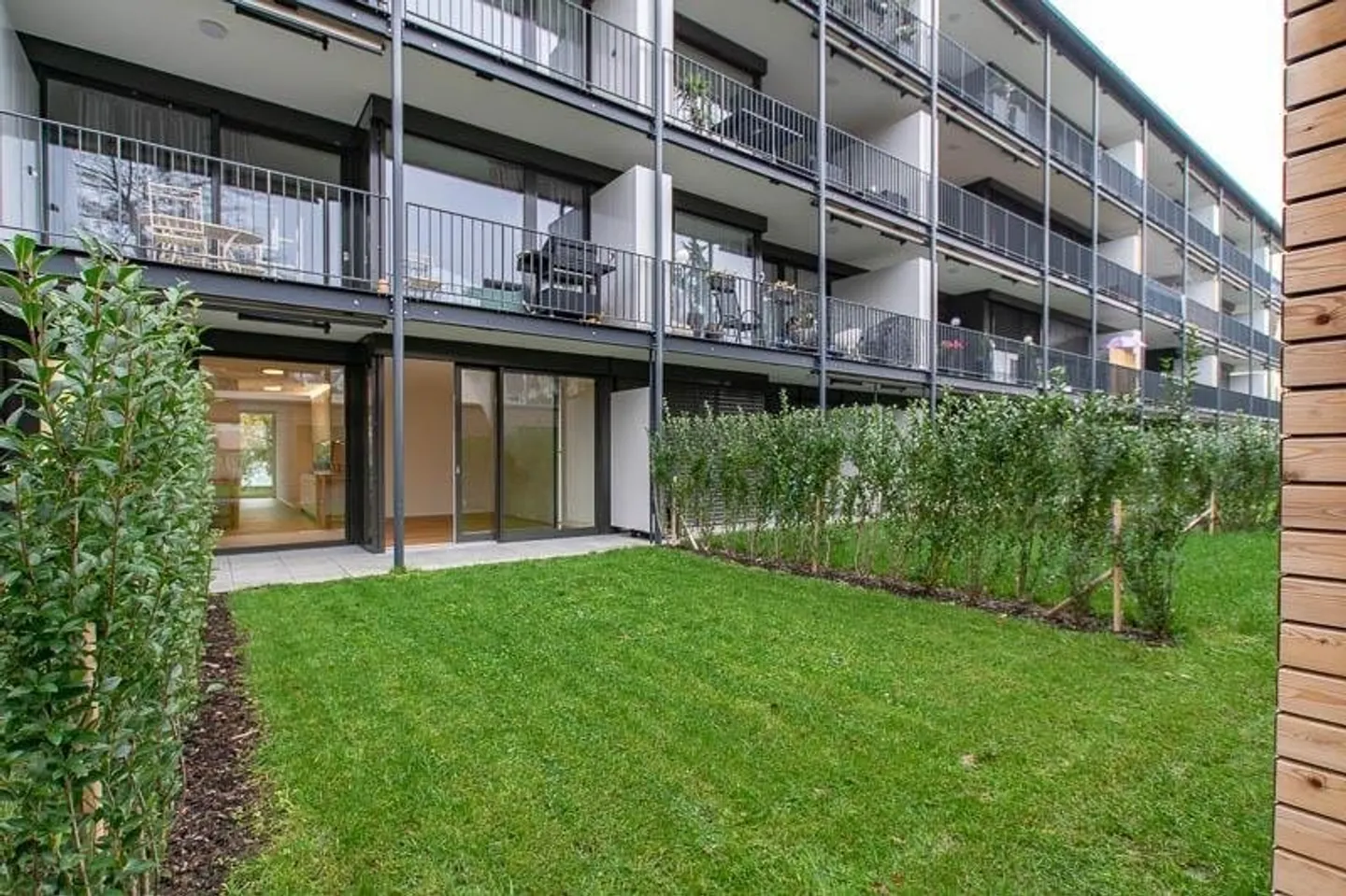 Exclusive 2.5-room apartment with lake view and garden seating area - Photo 1 of 10