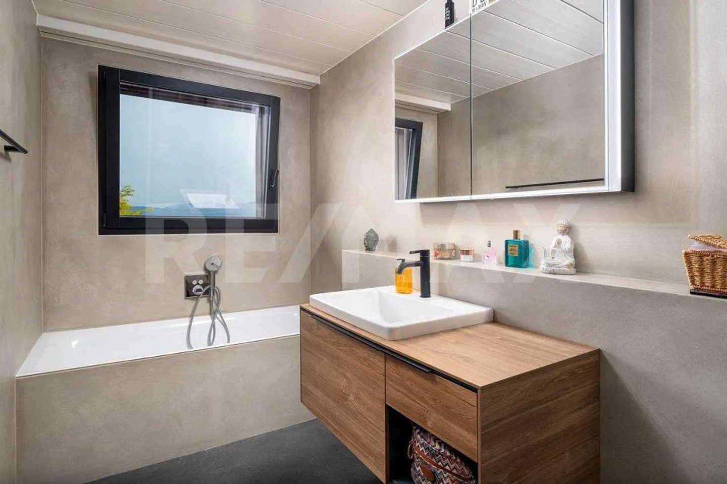 Gelegenheit - Moderne 6.5-Zimmer-Doppelhaushälfte in Galgenen zu ka... - Foto 6 di 13