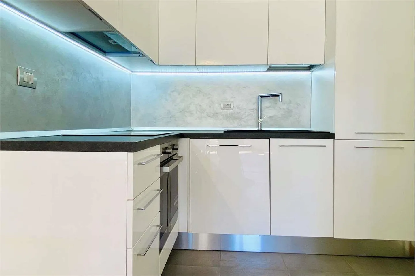 Appartement meublé bien relié à Lugano - Photo 6 sur 8