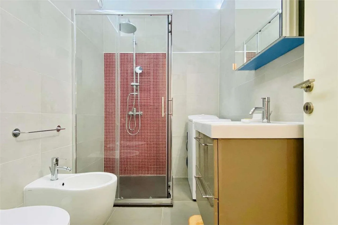 Appartement meublé bien relié à Lugano - Photo 7 sur 8