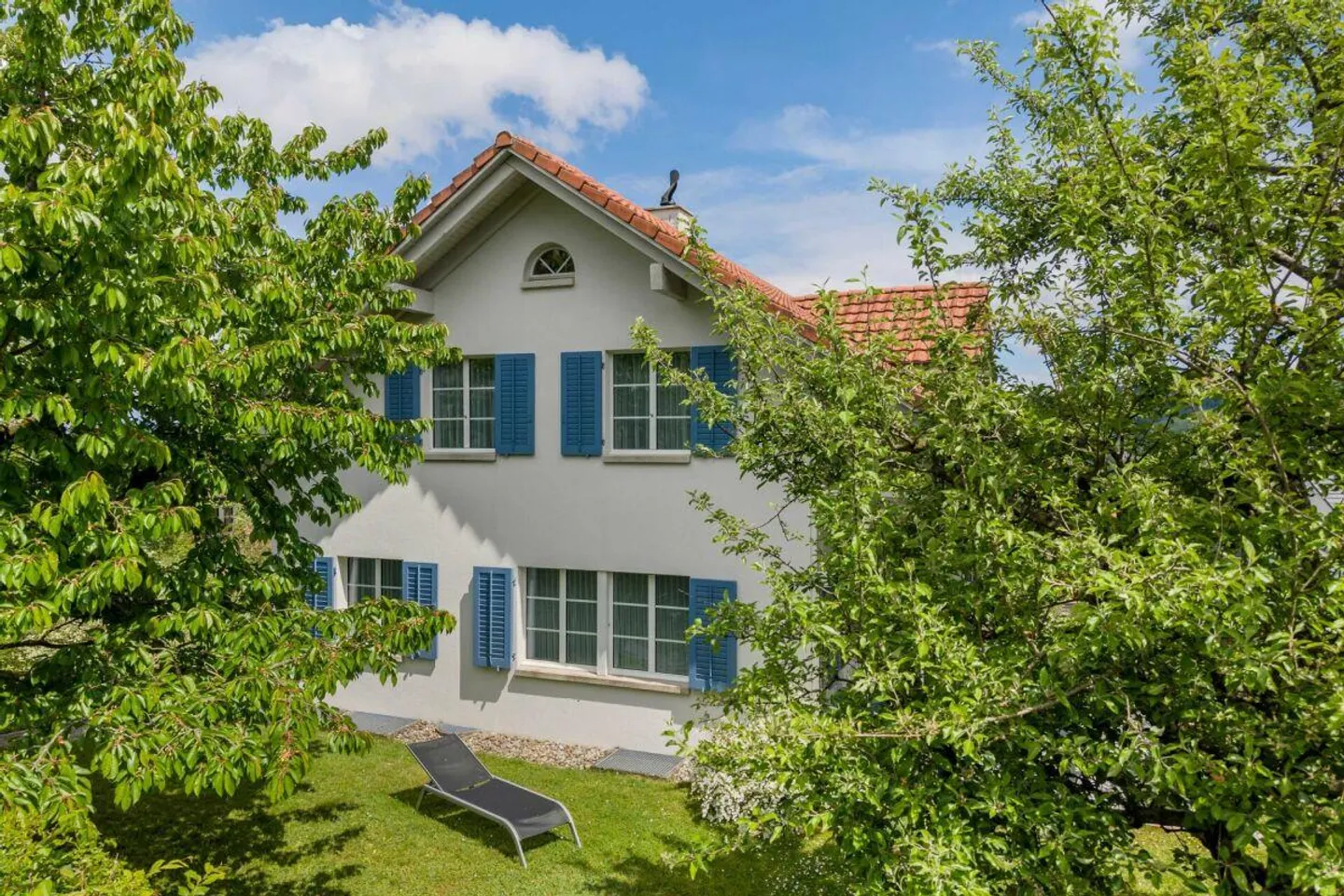 Casa unifamiliare di alta qualità con 6,5 stanze in una zona residenziale tranquilla e elevata! - Foto 2 di 23
