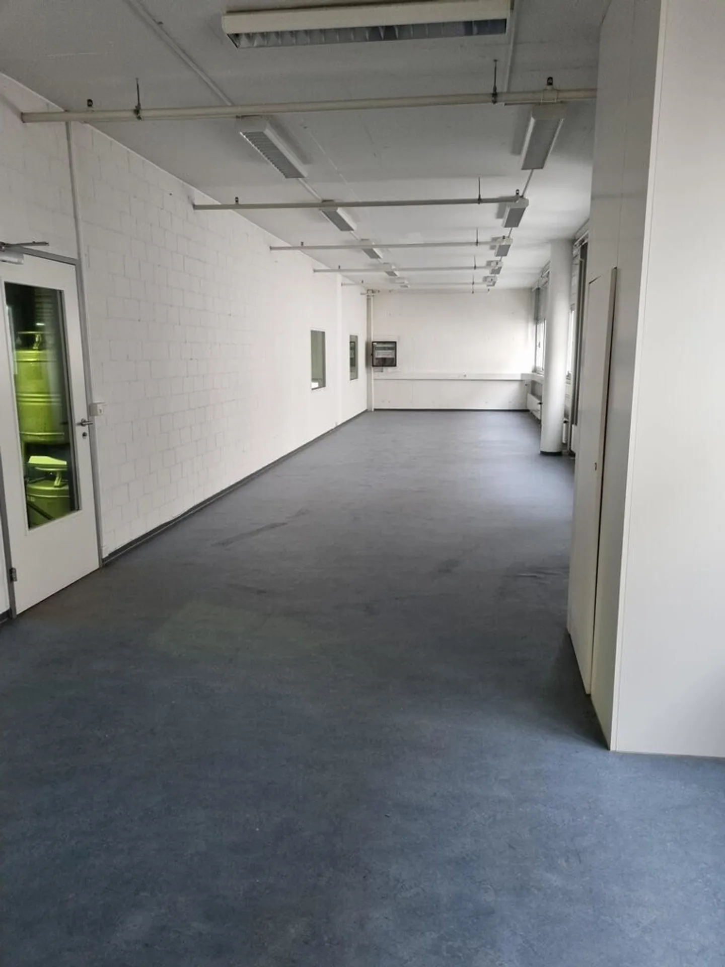 Il tuo ufficio nella zona industriale di Kloten - Foto 1 di 2