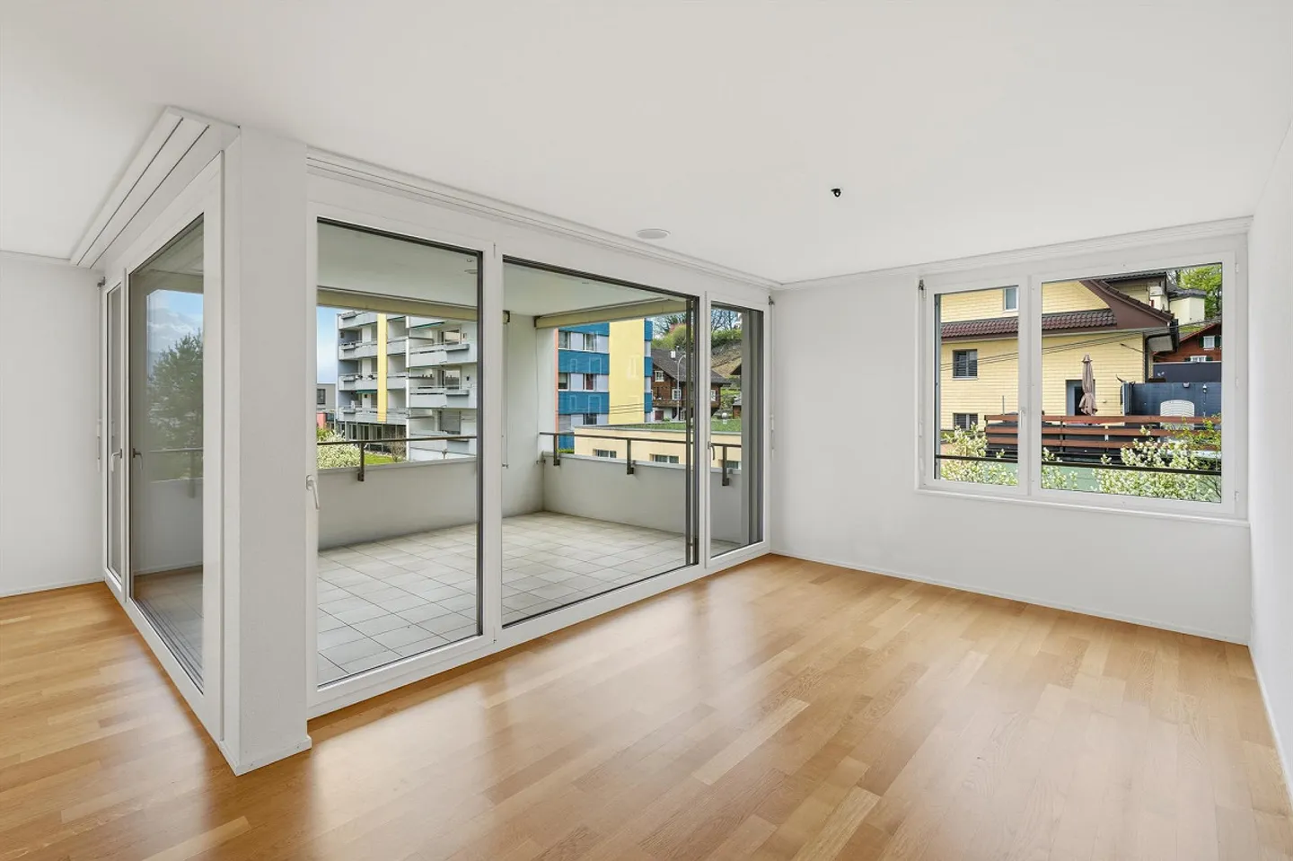 Large, New Apartment - Photo 2 of 30