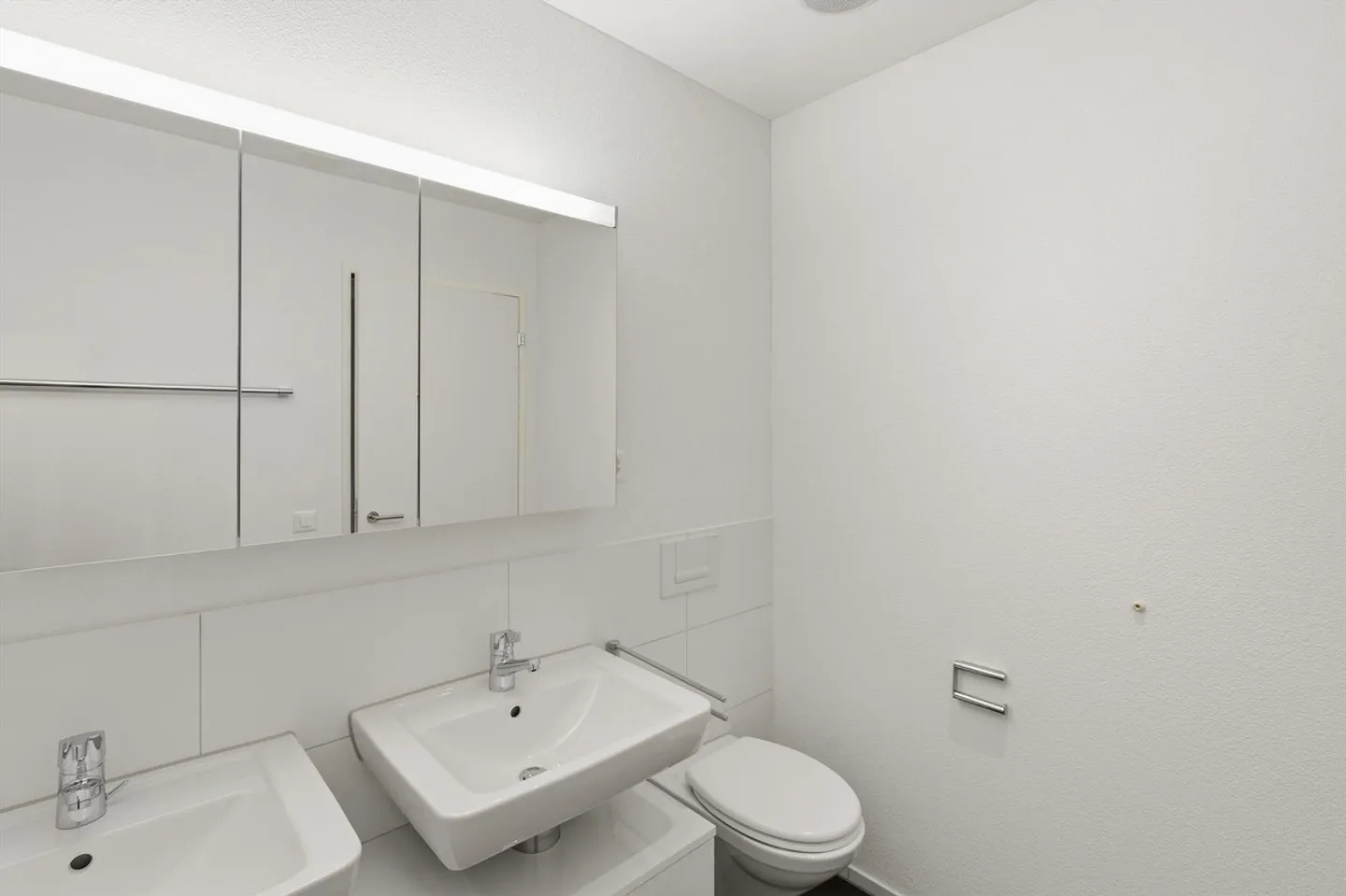 Large, New Apartment - Photo 6 of 30