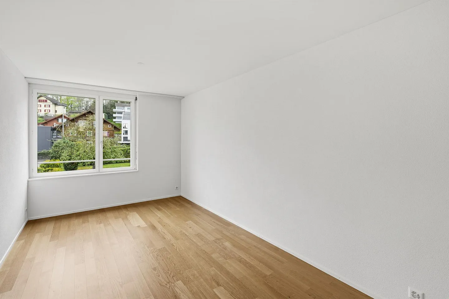 Large, New Apartment - Photo 8 of 30