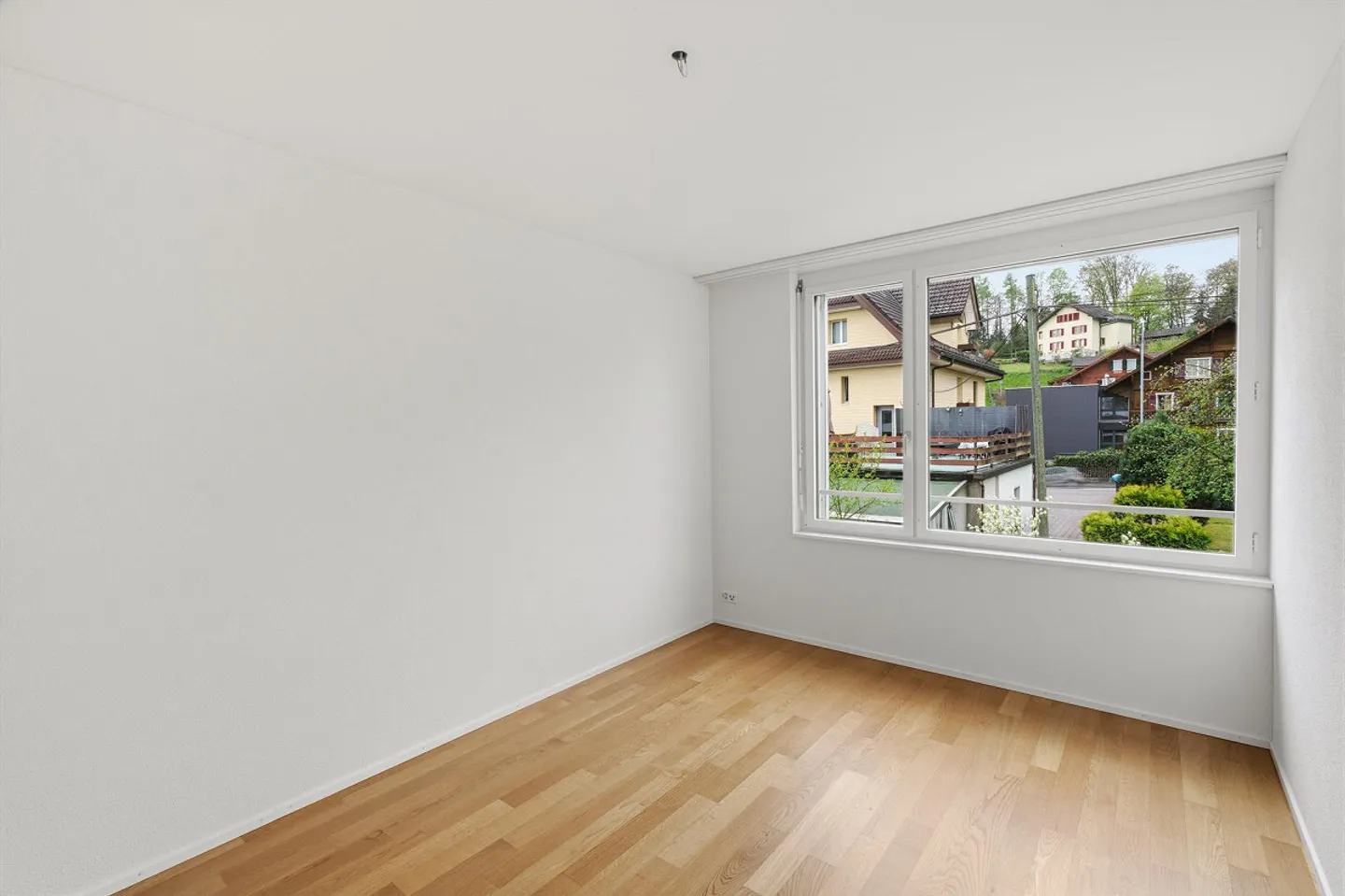 Large, New Apartment - Photo 11 of 30