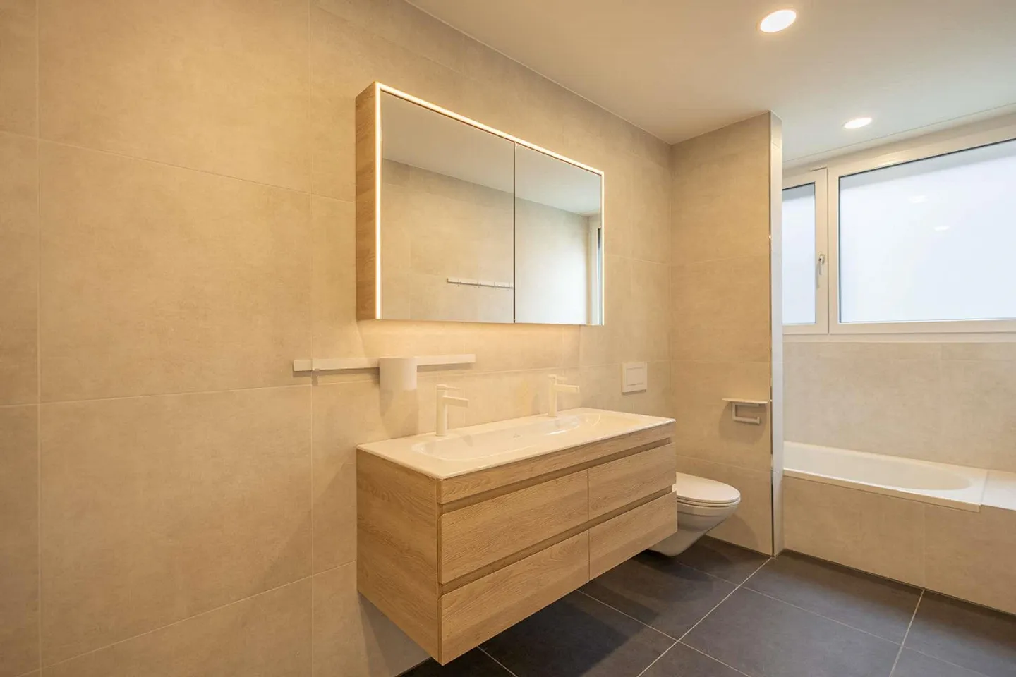 Appartamento giardino da 6,5 stanze da sogno che unisce eleganza moderna e funzionalità pensata - Foto 4 di 8