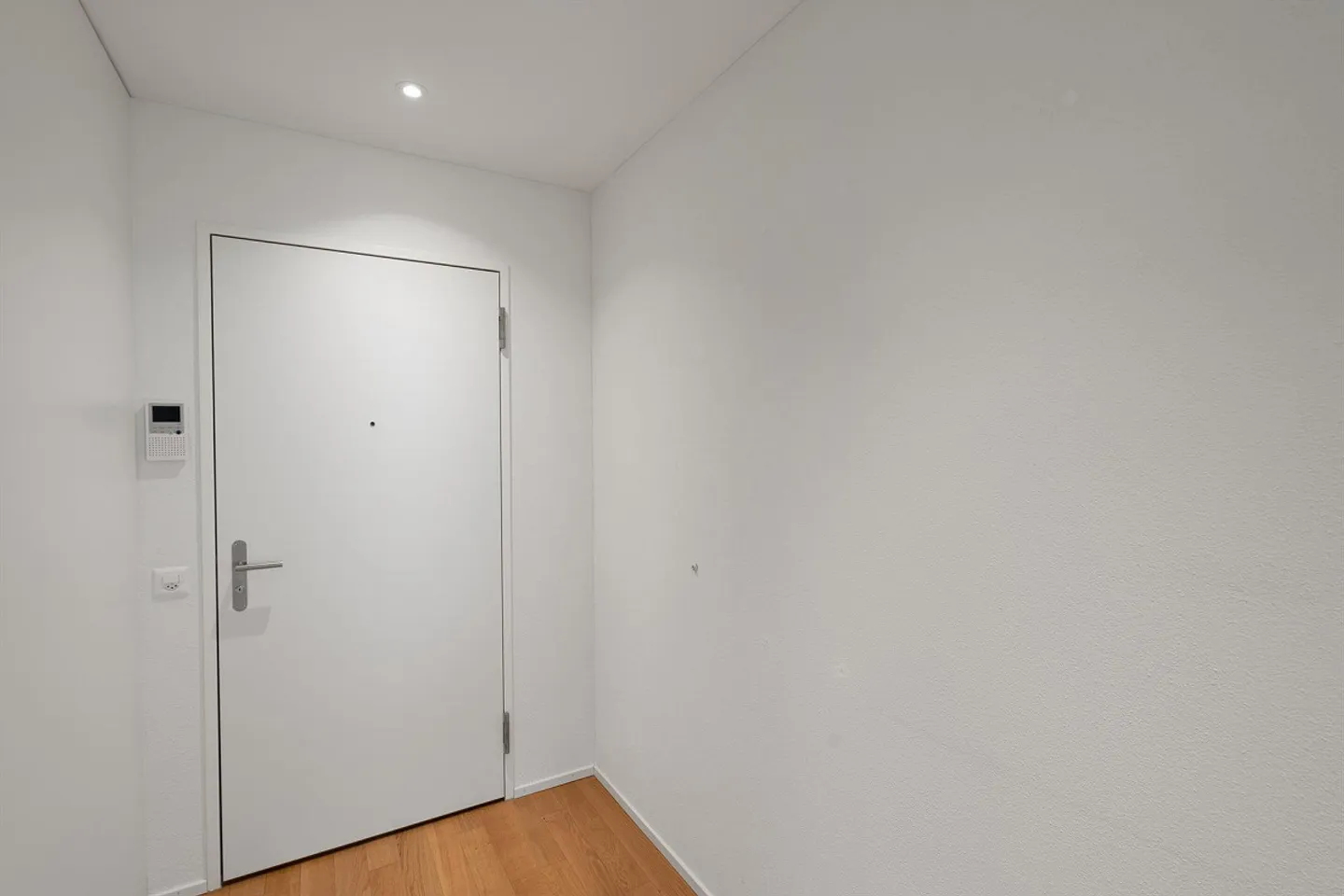 Large, New Apartment - Photo 18 of 30