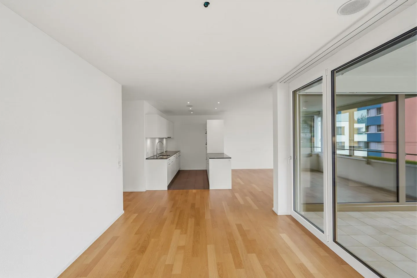 Large, New Apartment - Photo 20 of 30
