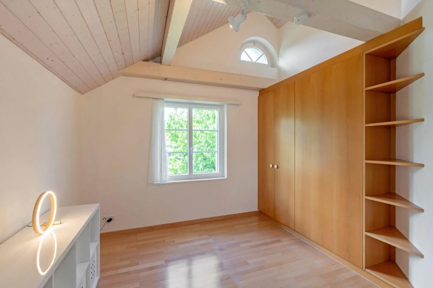 Casa unifamiliare di alta qualità con 6,5 stanze in una zona residenziale tranquilla e elevata! - Foto 13 di 23