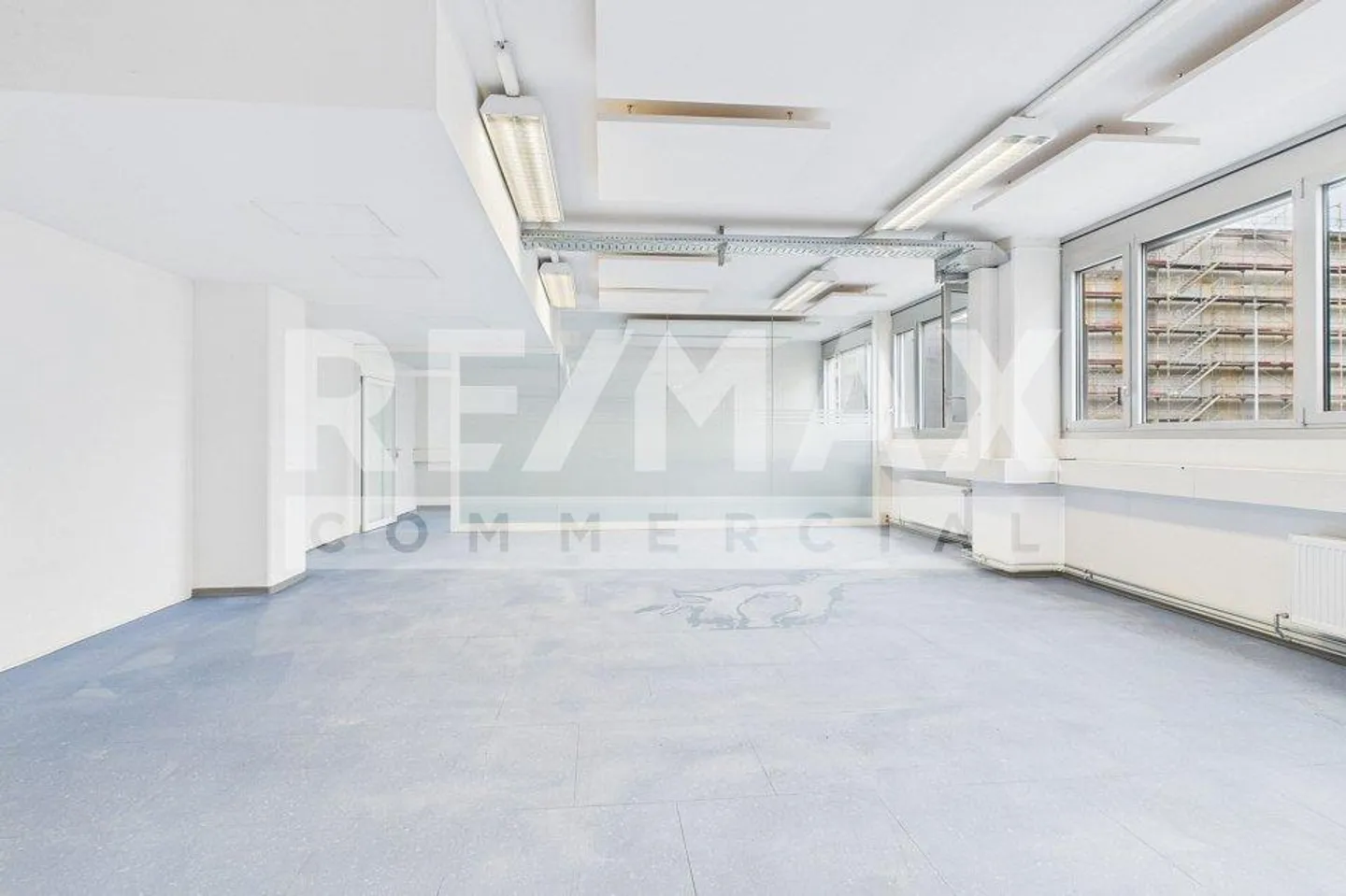 Espace commercial attrayant avec de nombreuses possibilités d'utilisation ! Bureau, La... - Photo 3 sur 13