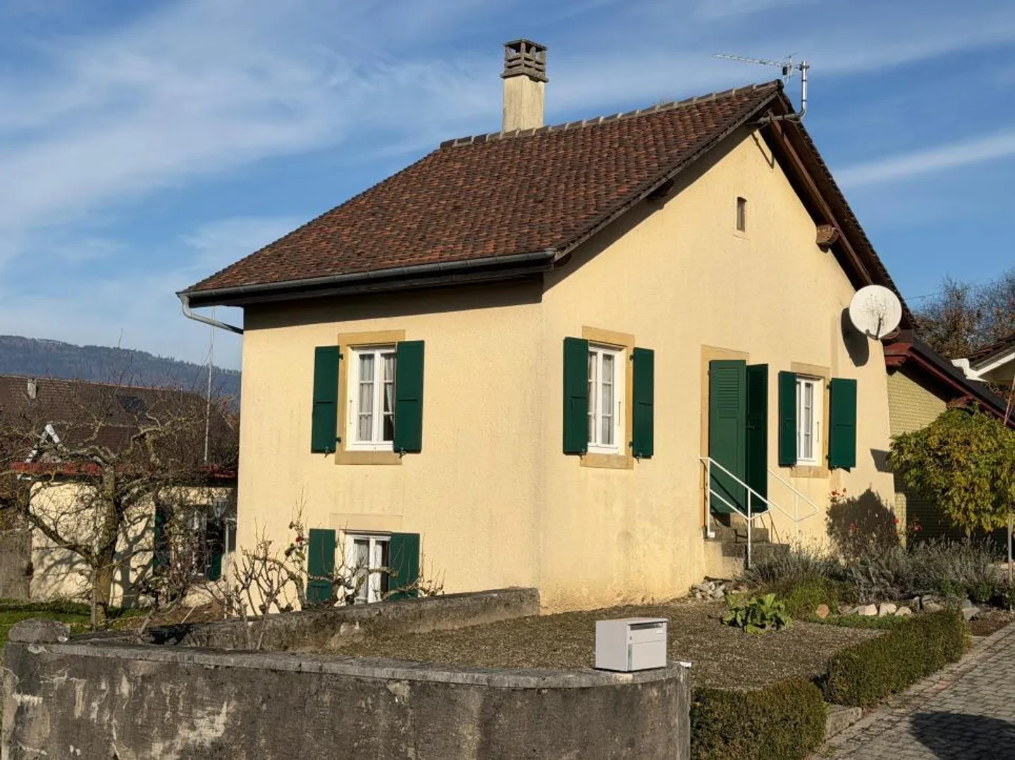 Maison de charme ancien et beau potentiel - Photo 1 sur 6